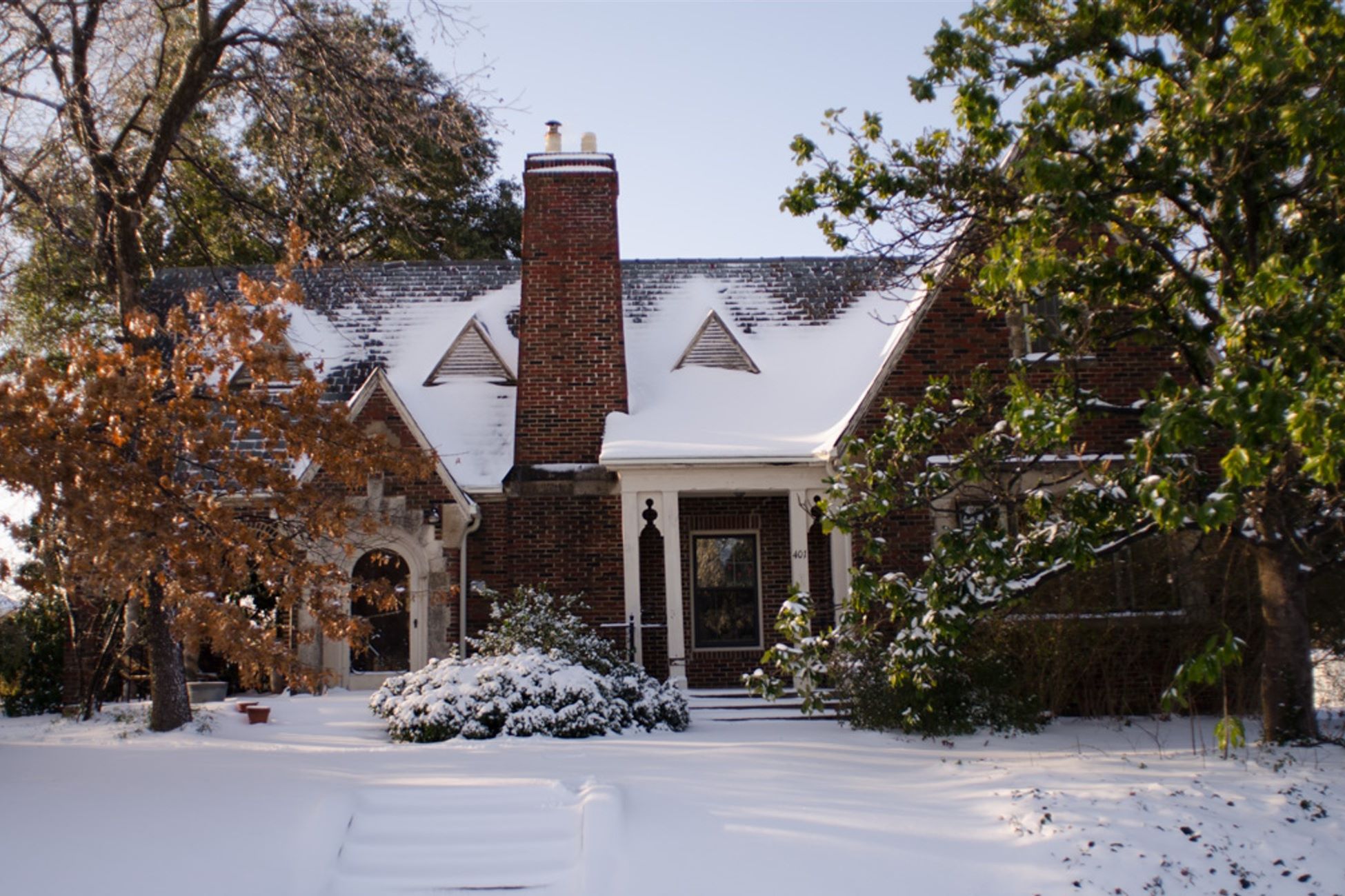 Historic Home: 401 W Hunt