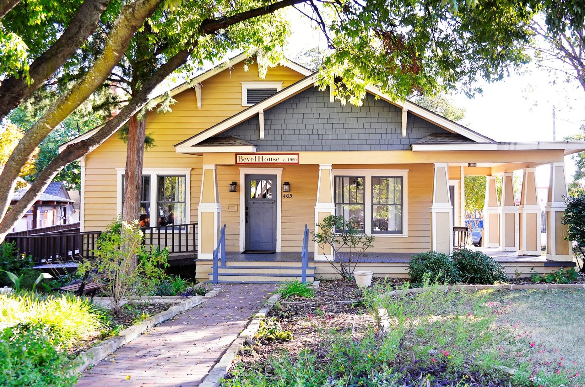 Historic Home: 405 S Chestnut