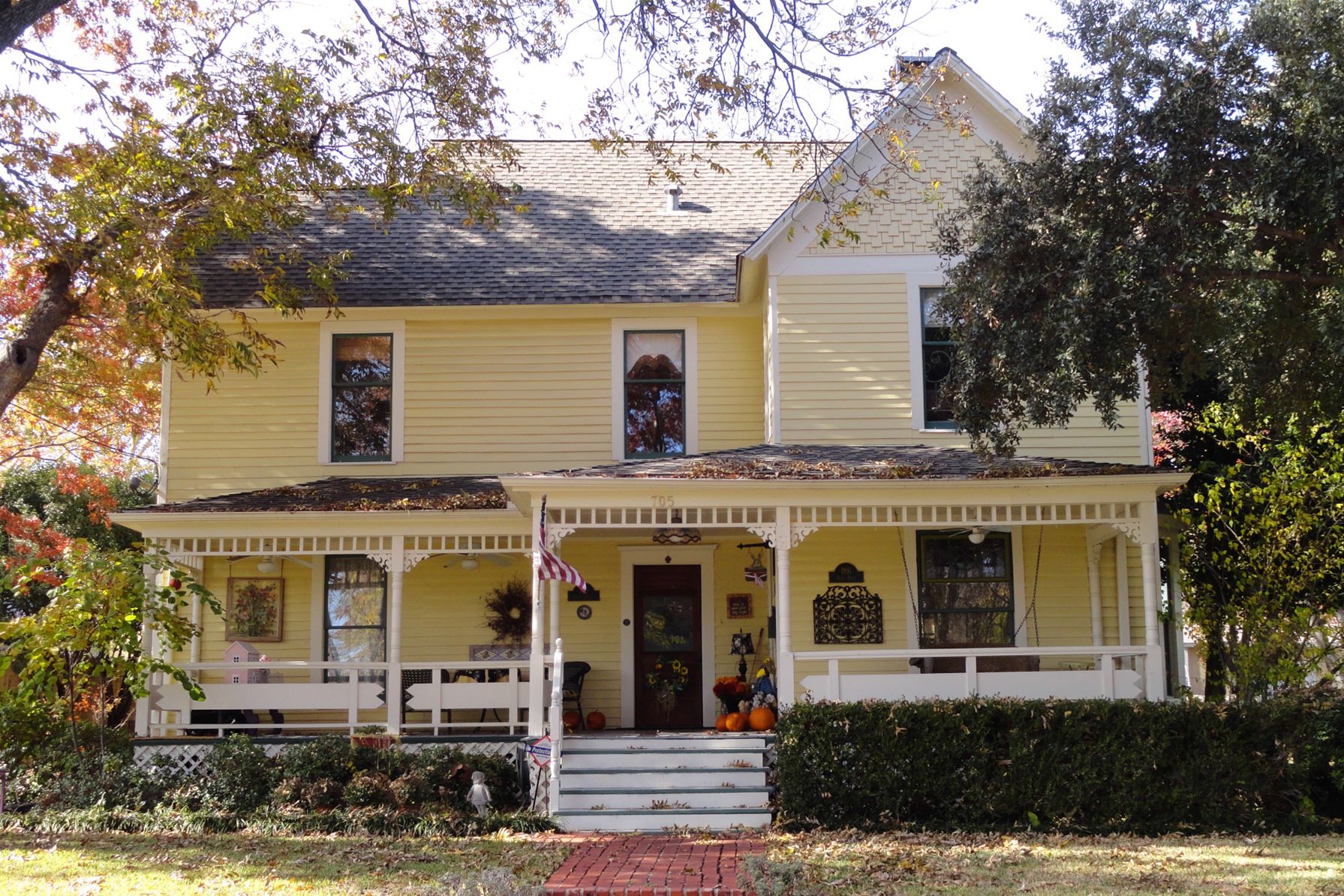 Historic Home: 705 N Benge